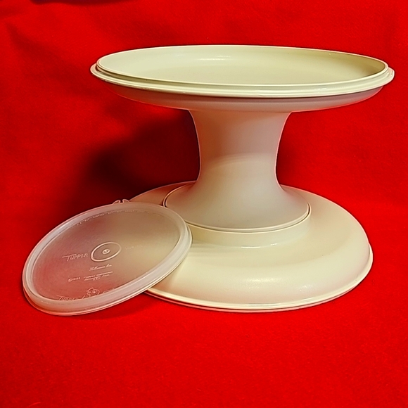 Tupperware Serve It All 4pc Set Cake Veggie Pedestal Tray Lid Almond Vtg - Picture 1 of 9